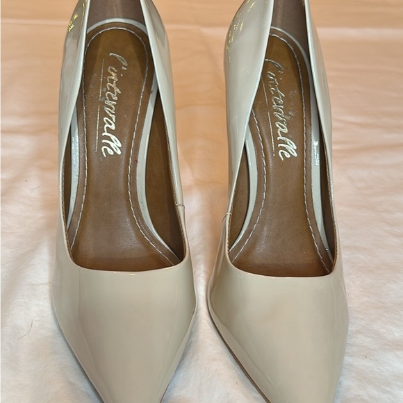 Beige patent heels - Picture 2 of 6